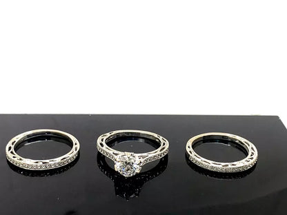 Parade Wedding Set features an 18k white gold diamond